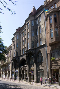 Vul. Kniazia Romana, 6. The principal facade as seen from the street's beginning