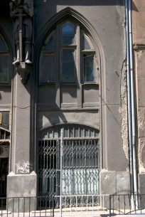 Vul. Kniazia Romana, 6. Principal facade. A fragment