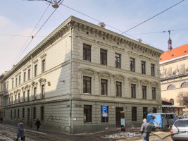Вул. Театральна, 11 – колишня кам'яниця Гартманна