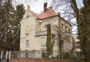 Вул. Галицької армії, 5 – житловий будинок (колишня вілла)