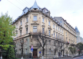Вул. Січових Стрільців, 16 – корпус ЛНУ ім. Франка (колишній будинок страхової фірми)