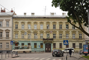 Вул. Січових Стрільців, 21 – житловий будинок