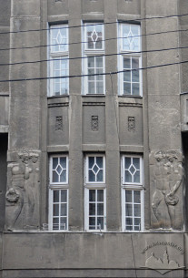 Vul. Slovatskoho, 4. Bay window on the 2nd floor
