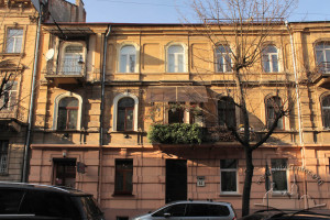 Вул. Дорошенка, 54 – житловий будинок