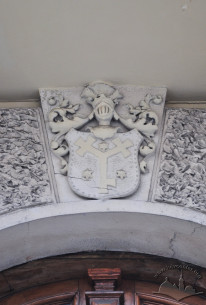 Vul. Krushelnytskoi, 15. Coat-of-arms above the main entrance. It probably belonged to a family which used to own the house