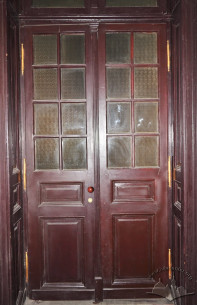 Vul. Krushelnytskoi, 15. Doors from the passageway to the staircase