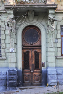 Вул. Крушельницької, 19а. Головний вхід