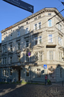 Вул. Крушельницької, 25 – житловий будинок