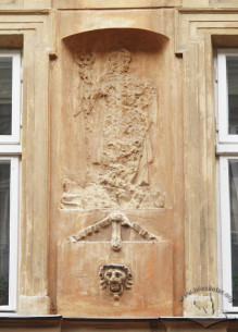 Vul. Virmenska, 27. A ruined sclpture of a saint on the principal facade located between windows on the 2nd floor