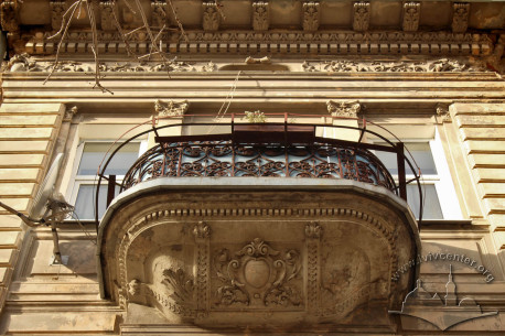 Vul. Lystopadovoho Chynu, 26. 3rd floor balcony