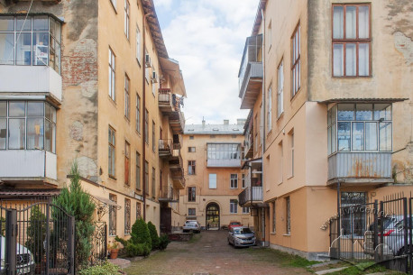 Vul. Lystopadovoho chynu, 26. Courtyard.