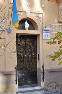 Вул. Кравчука, 14. Головний вхід