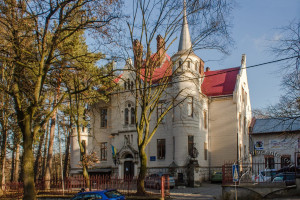 Вул. Галицької армії, 1а – художня школа ім. О. Новаківського (колишня вілла)