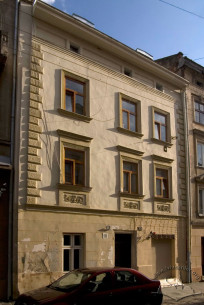 Вул. Староєврейська, 10. Головний фасад будинку