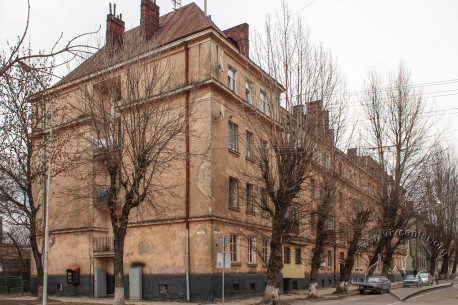 Вул. Донецька, 1. Загальний вигляд будинку з вул. Жовківської