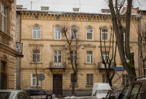 Вул. Патріарха Димитрія Яреми, 28 – житловий будинок