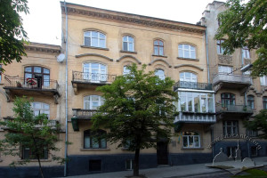 Вул. Кривоноса, 33 – житловий будинок
