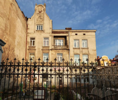 Вул. Алли Горської, 5 – житловий будинок