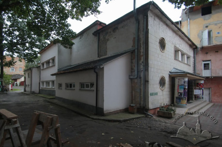 Вул. Гнатюка, 11.