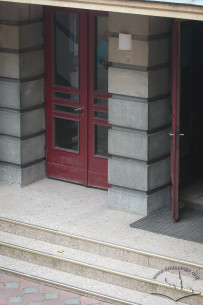 Вул. Гнатюка, 11. Головний вхід до театру