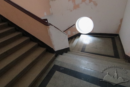 Вул. Гнатюка, 11.