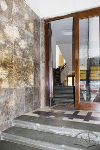 Вул. Герцена, 5. Двері до сходової клітки