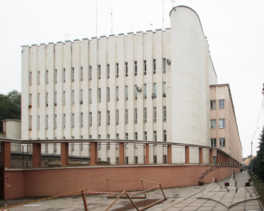 Вул. Вітовського, 55. Вид будинку зі сходу. Ця частина будівлі добудована у ході реконструкції 1975-1980 рр.