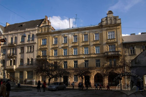 Вул. Братів Рогатинців, 32