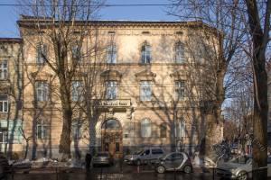 Вул. Листопадового Чину, 10