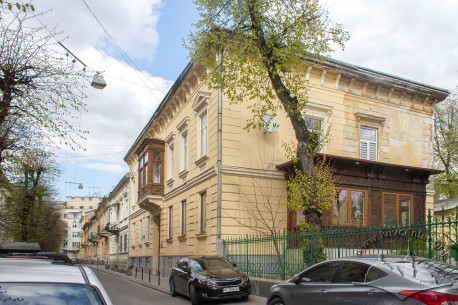 Вул. Романчука, 15.