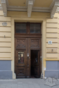 Вул. Романчука, 15. Головний вхід