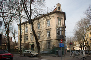 Vul. Konovaltsia, 14 – residential building