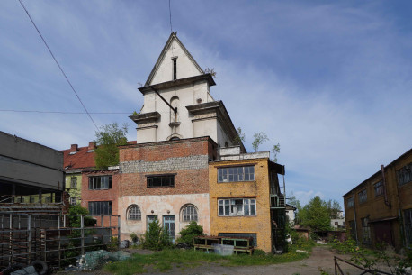 Перебудований костел під функцію Будинку культури ЛАЗу