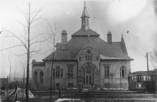 Вул. Коновальця, 97 – вілла (не існує)