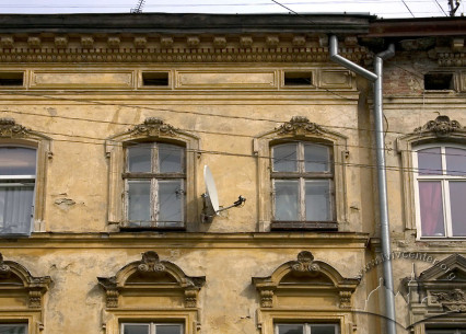 Вул. Кльоновича, 6. Вікна 3-го поверху
