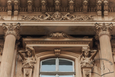 Vul. Sichovykh Striltsiv, 3. Plasterwork above a 3rd floor window