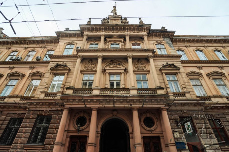 Vul. Sichovykh Striltsiv, 3. Central part of the principal facade