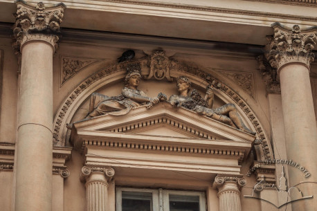 Vul. Sichovykh Striltsiv, 3. Pediment above a window on the 2nd floor