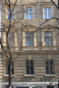 Vul. Kniazia Romana, 1. A part of the principal facade