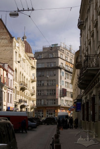 Просп. Шевченка, 7. Вигляд з заходу (з вул. Чайковського)