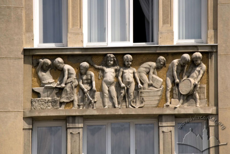 Prosp. Shevchenka, 17-19. A high relief between the 2nd and the 3rd floor windows