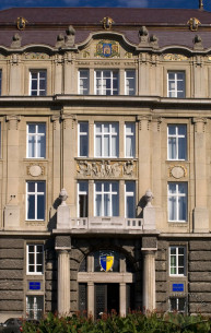 Prosp. Shevchenka, 17-19. A central part of the principal facade