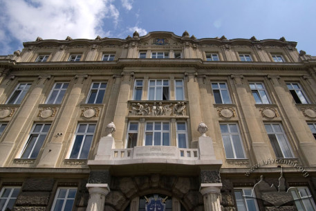 Prosp. Shevchenka, 17-19. A part of the principal facade