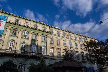 Vul. Lesi Ukrainky, 1. Part of the western facade