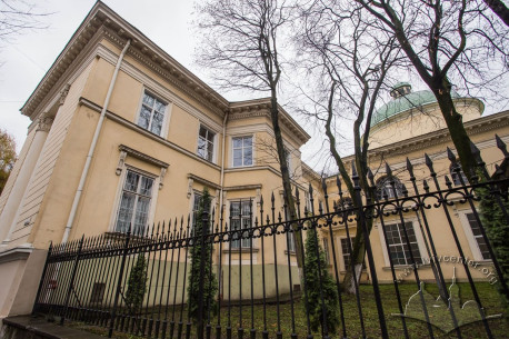 Vul. Stefanyka, 2. Western wing. On the right, a chapel adapted for book storing