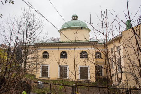 Vul. Stefanyka, 2. The chapel's southern facade. A view from the citadel hill.