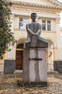Vul. Stefanyka, 2. Vasyl Stefanyk monument opened in 1971