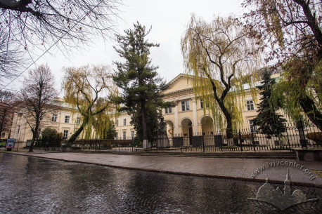 Vul. Stefanyka, 2. A general view of the cour d'honneur