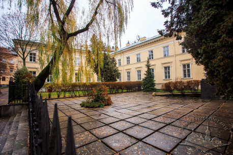 Vul. Stefanyka, 2.