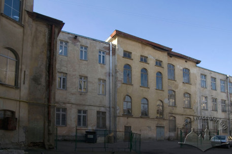 Вул. Князя Романа, 5. Тильний фасад будинку